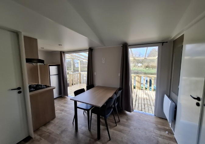 Intérieur du mobil-home l’Iris d’Eau en location au camping Le Grand Pré dans la Somme, à proximité de la Baie de Somme